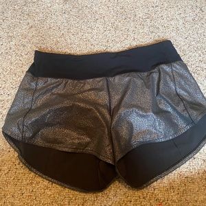 Lululemon Aluminum 4” shorts